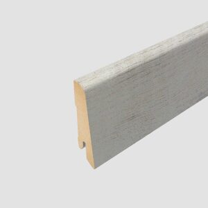 Plintă MDF EGGER L541, finisaj stejar, textură naturală, 2400 mm