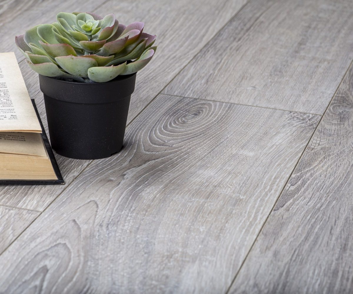 Parchet laminat Alsapan Solid Medium clasa trafic AC6 bizotat 4V 5G Click Sardinia Oak 619 1286×122×12 mm