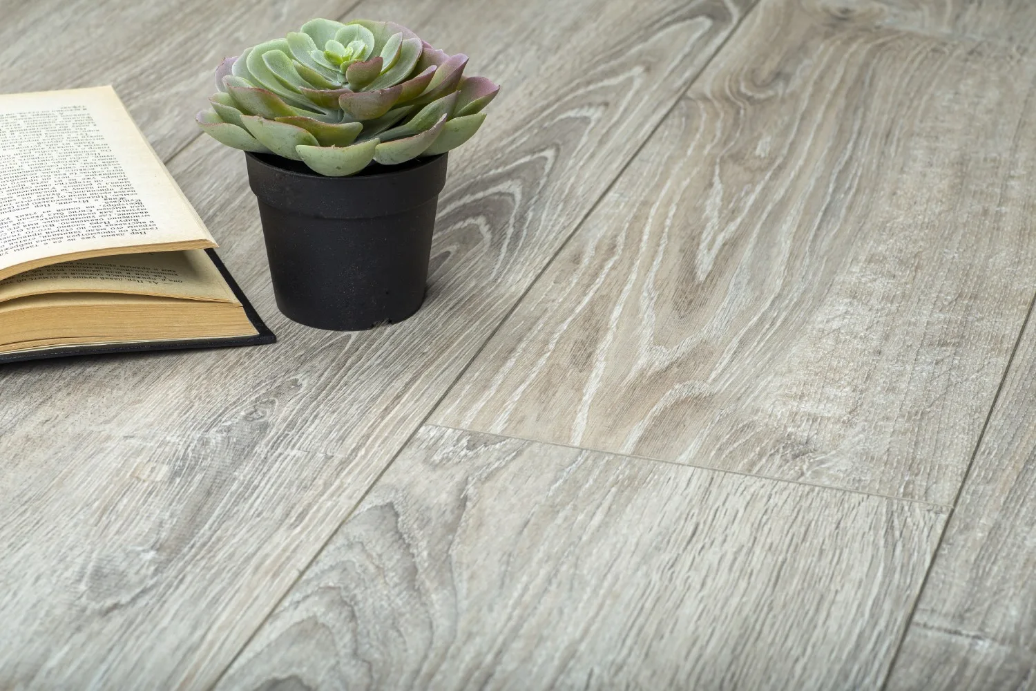 Parchet laminat Alsapan Solid Plus cu stejar Sardinia, clasa AC6, 1286x214x12 mm