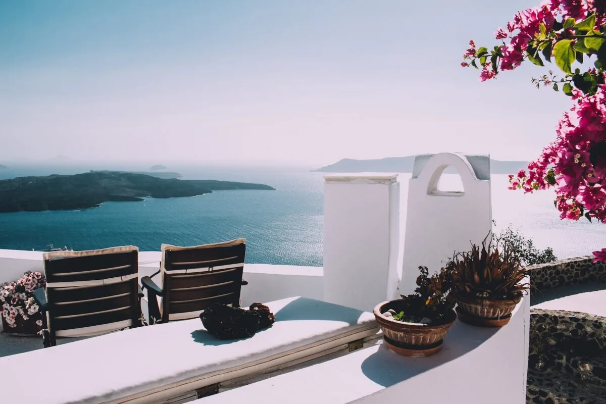 Cum să decorezi casa în stil mediteranean contemporan