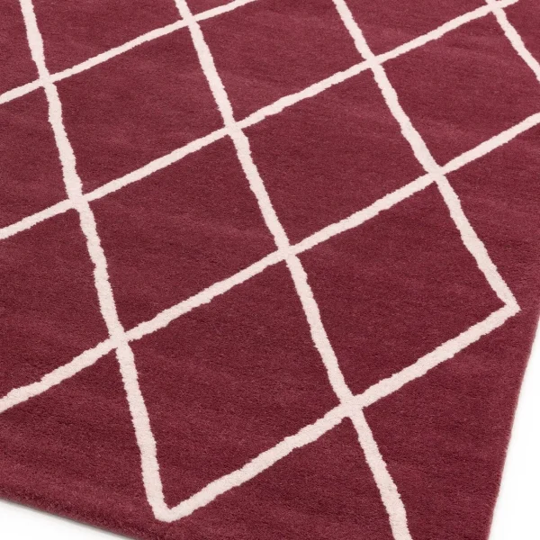 Covor rosu din lana lucrat manual modern model morroccan geometric Albany Diamond Berry 12 mm 120x170 cm ALBA120170BERR