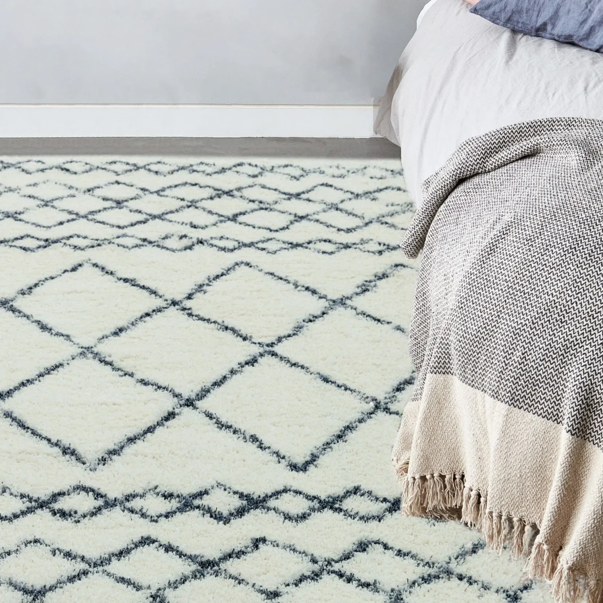 Covor crem gri din polipropilena modern shaggy model geometric Alto Cream and Grey 50 mm 80x150 cm ALTO0801500002