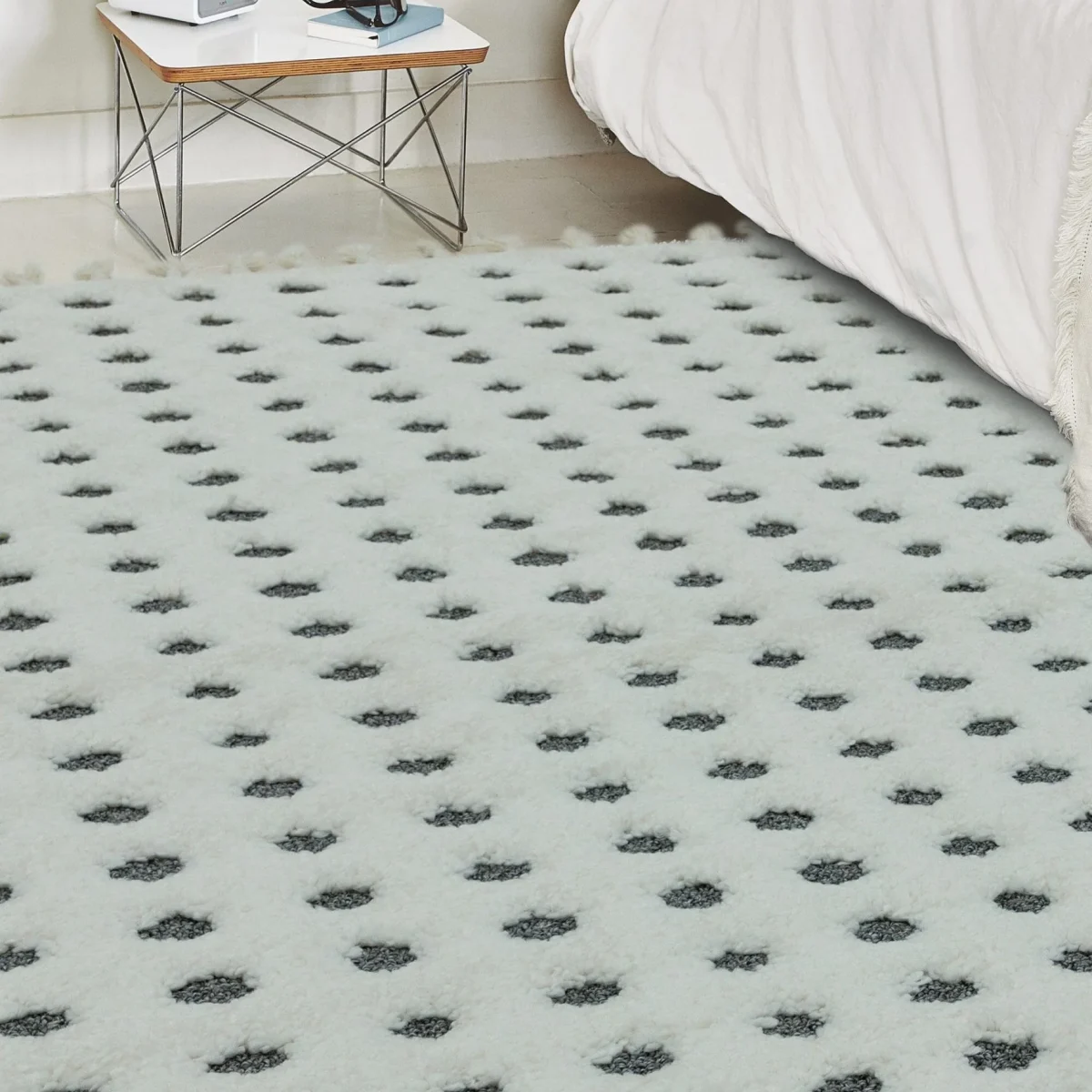 Covor pufos din polipropilena shaggy model morroccan geometric boho Ariana Dotty Grey 30 mm 80x150 cm ARIA0801500005