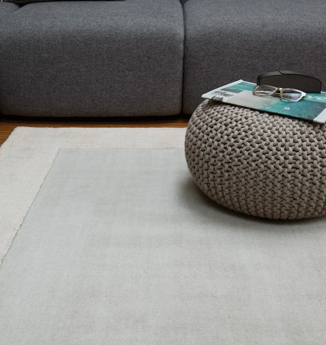 Covor pufos argintiu din lana viscoza lucrat manual modern model uni Ascot Silver 10 mm 80x150 cm ASCO080150SILV