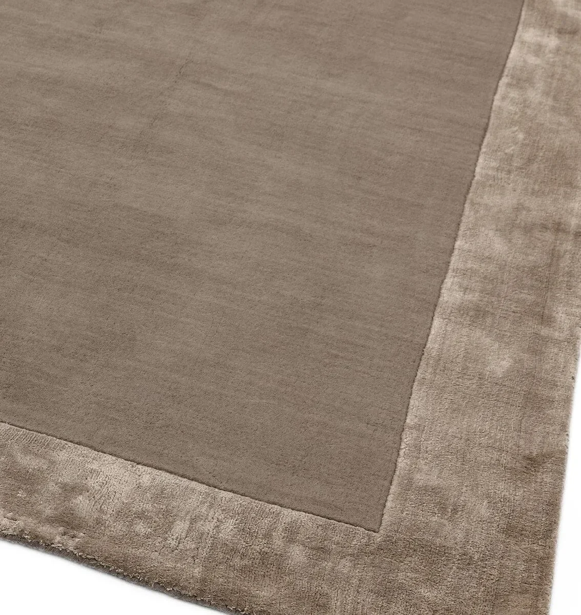 Covor pufos taupe din lana viscoza lucrat manual modern model uni Ascot Taupe 10 mm 160x230 cm ASCO160230TAUP