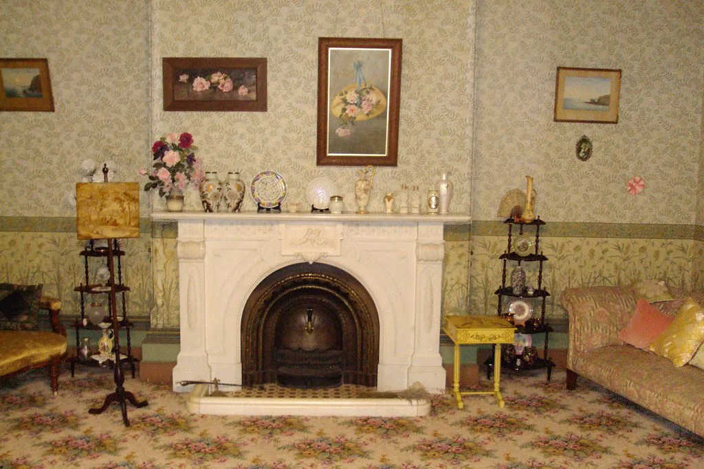 Cum să alegi și să aplici tapetul texturat pentru un decor modern și elegant