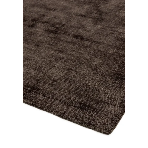Covor pufos maro din vascoza lucrat manual modern model uni Blade Chocolate 7 mm 120x170 cm BLAD120170CHOC