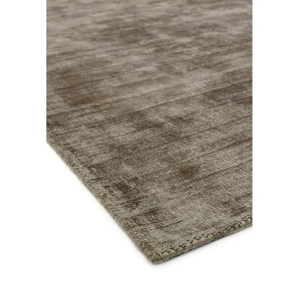 Covor pufos maro din vascoza lucrat manual modern model uni Blade Runner Mocha 7 mm 66x240 cm BLAD066240MOCH