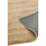Covor pufos auriu din vascoza lucrat manual modern model uni Blade Runner Soft Gold 7 mm 66x240 cm BLAD066240GOLD