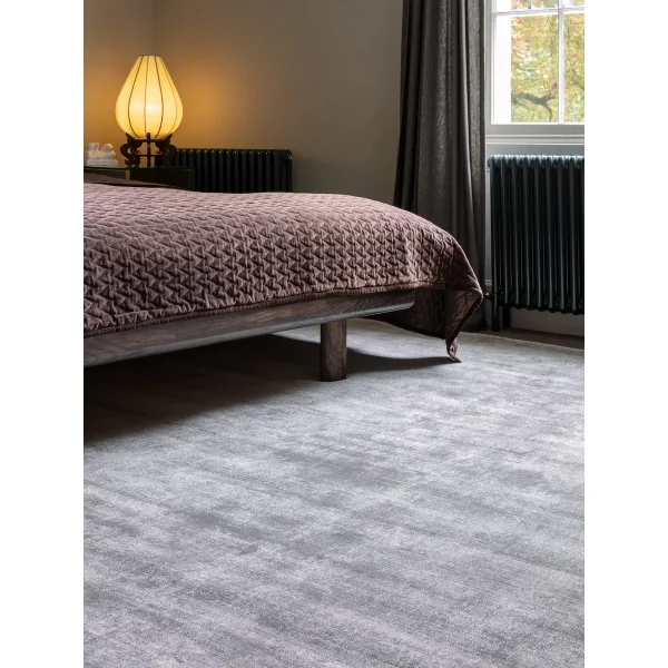 Covor pufos argintiu din vascoza lucrat manual modern model uni Blade Runner Silver 7 mm 66x240 cm BLAD066240SILV