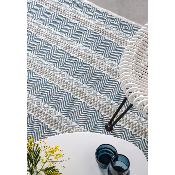 Covor albastru din pet lucrat manual modern outdoor model geometric dungi Boardwalk Blue Multi 2 mm 120x170 cm BOAR120170BLUE