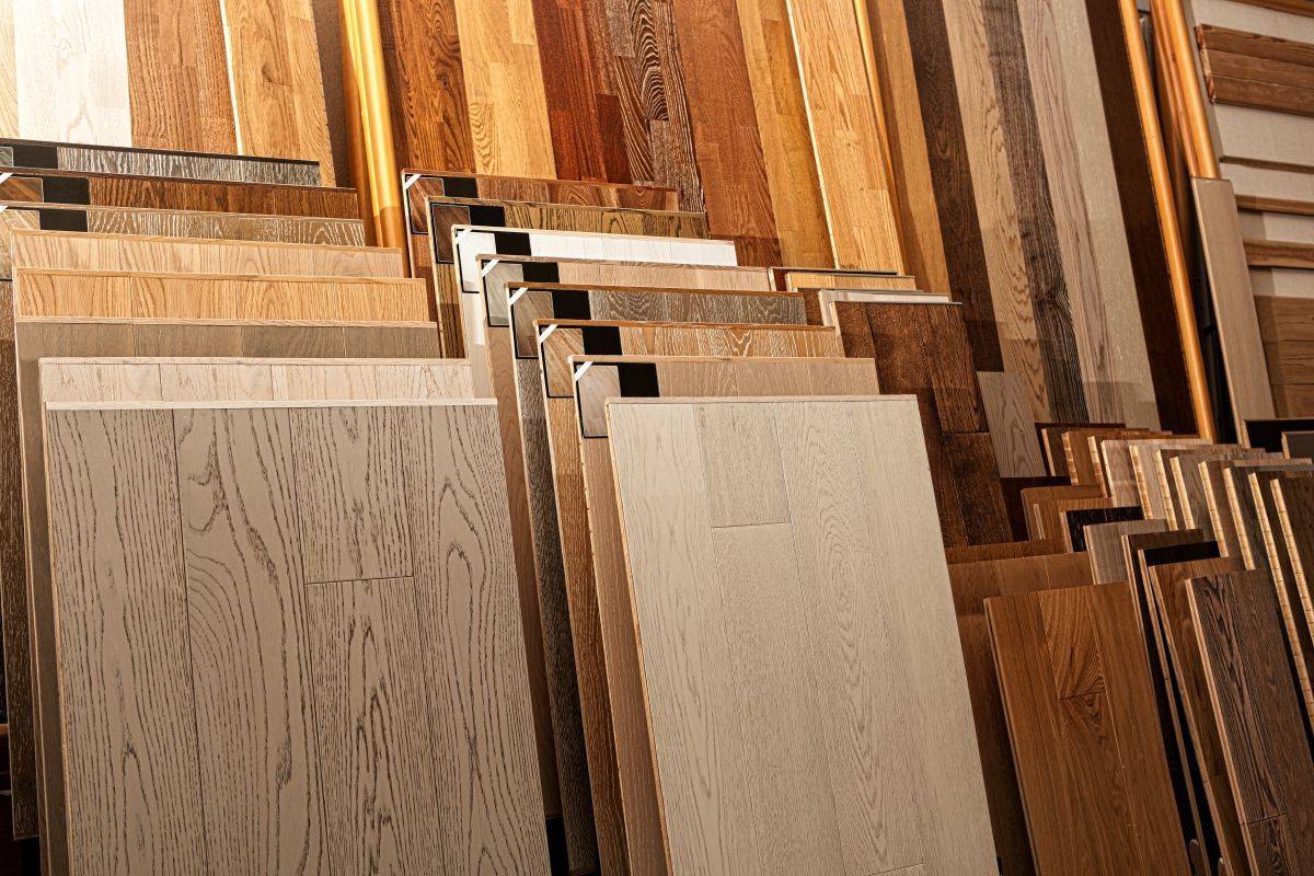 Parchet laminat vs. parchet stratificat: Care e mai potrivit pentru casa ta?