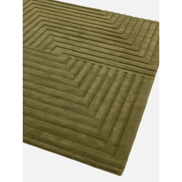 Covor verde din lana lucrat manual modern model geometric dungi Form Green 12-18 mm 120x170 cm FORM120170GREE
