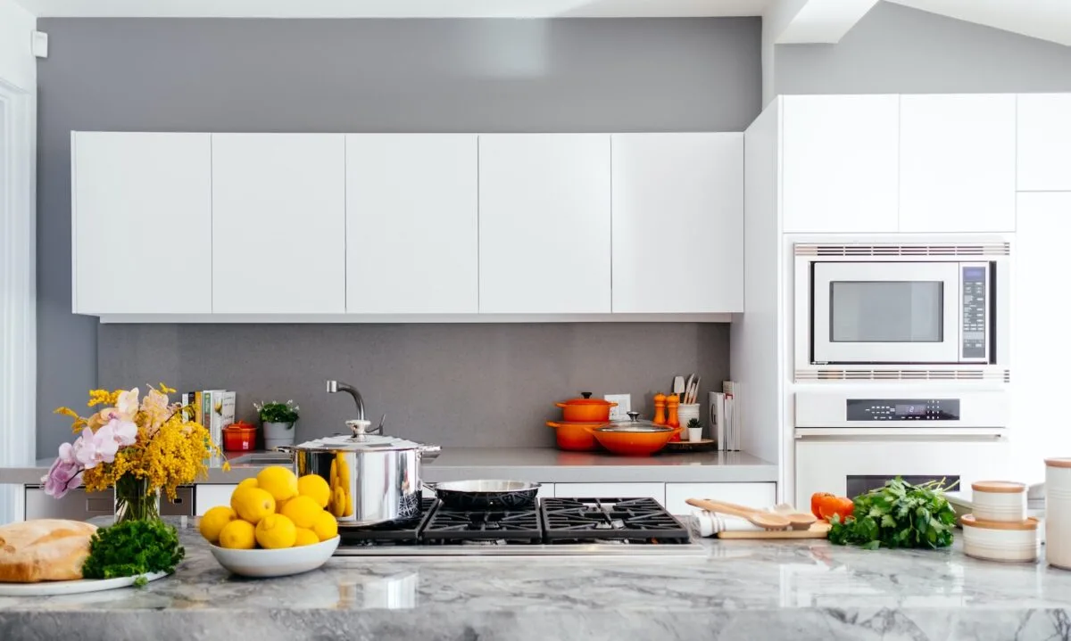 Renovarea bucătăriei în 4 pași simpli și eficienți