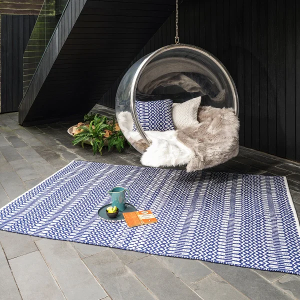 Covor albastru lucrat manual modern outdoor model geometric Halsey Blue 3 mm 66x240 cm HALS066240BLUE