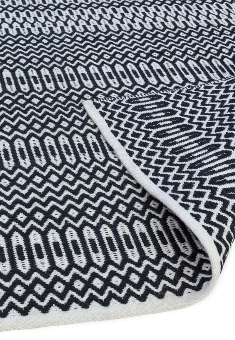 Covor negru lucrat manual modern outdoor model geometric Halsey Black 3 mm 160x230 cm HALS160230BLAC - imagine 3