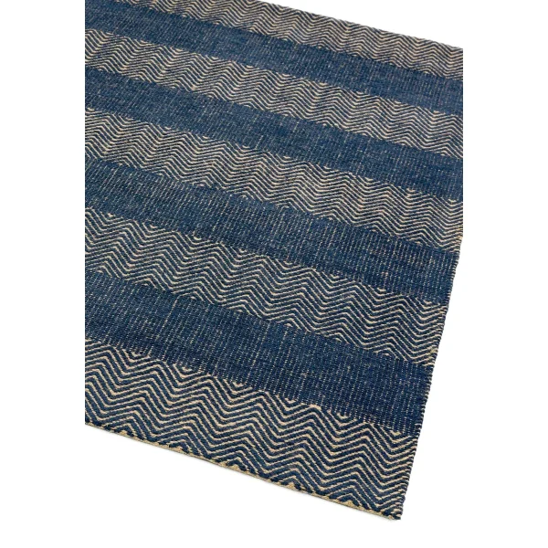 Covor navy albastru din bumbac iuta lucrat manual modern model geometric Ives Navy Blue 4 mm 100x150 cm IVES100150NAVY