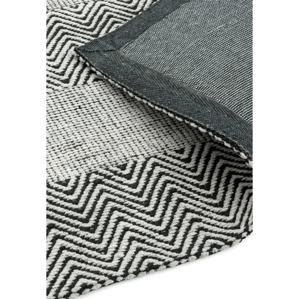 Covor gri din bumbac iuta lucrat manual modern model geometric Ives Runner Grey 4 mm 66x200 cm IVES066200GREY