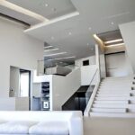 Apartament Stil High-Tech – Idei de Design pentru Dormitor, Living, Bucatarie si Mai Mult