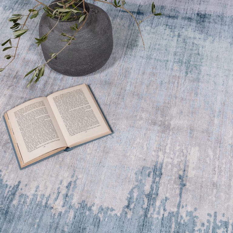Covor din vascoza lucrat manual modern model abstract Juno Aquamarine 6 mm 120x170 cm JUNO1201700004