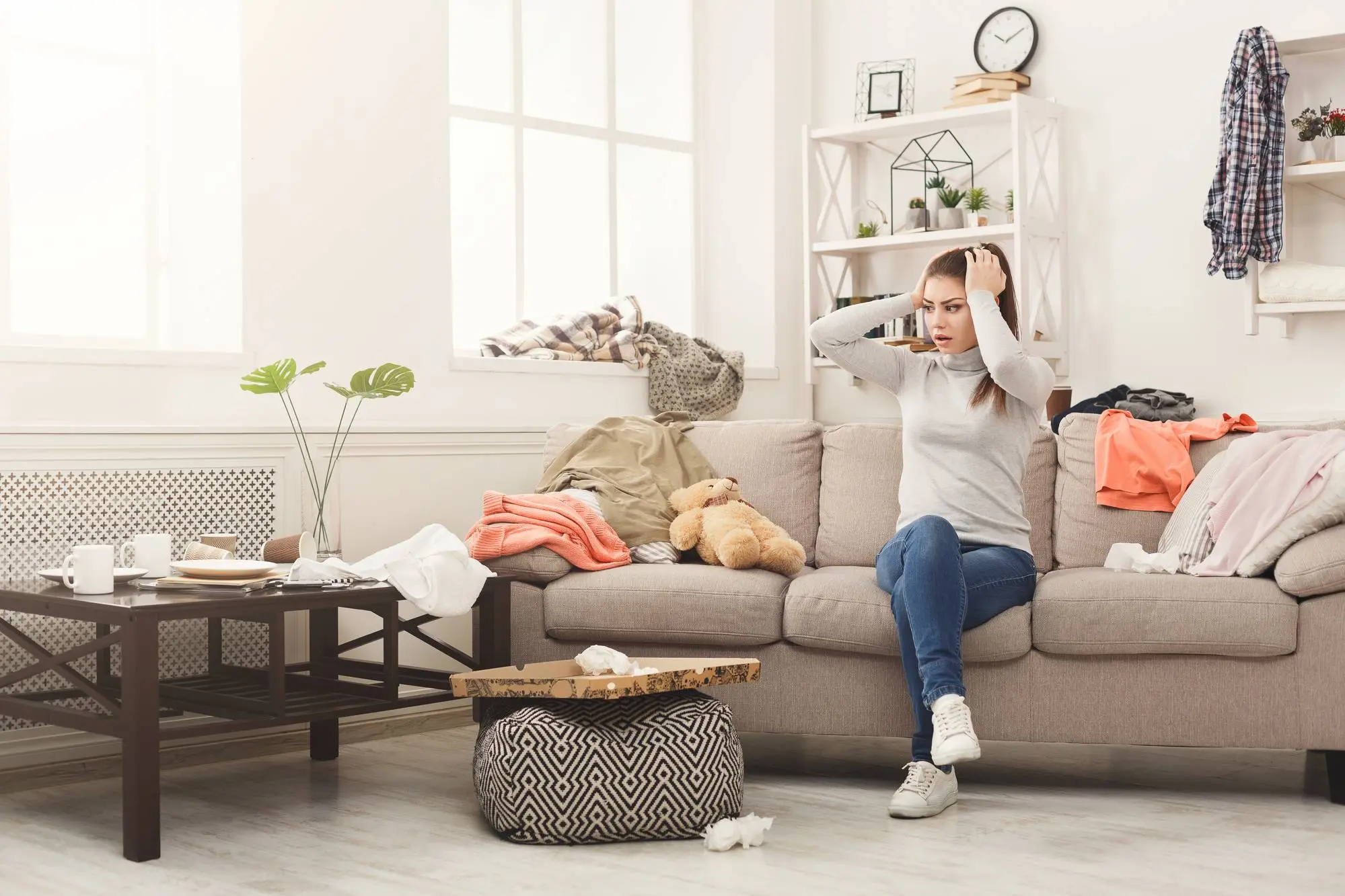 10 moduri de a aduce ordine in haosul din living