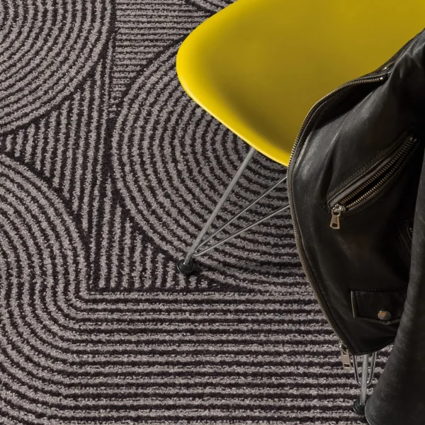 Covor gri geometric model Muse Charcoal Swirl, 80x150 cm, 9 mm, Asiatic London