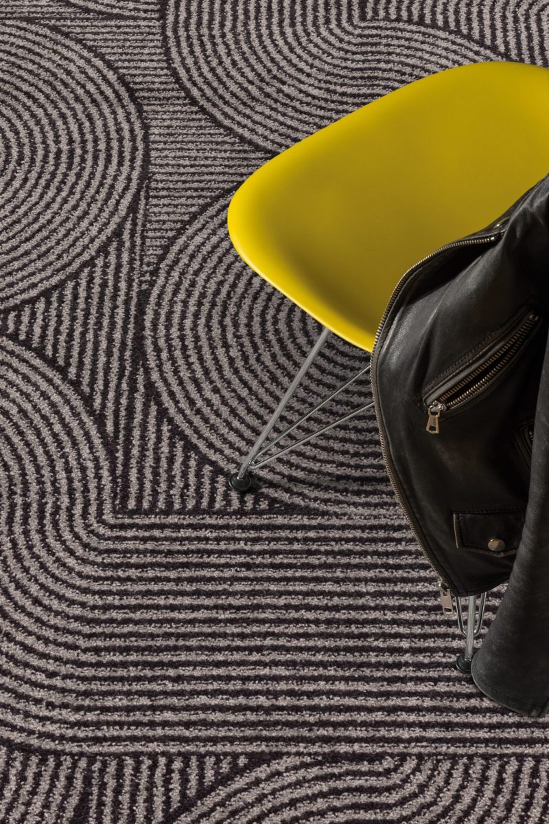Covor gri geometric model Muse Charcoal Swirl, 80x150 cm, 9 mm, Asiatic London