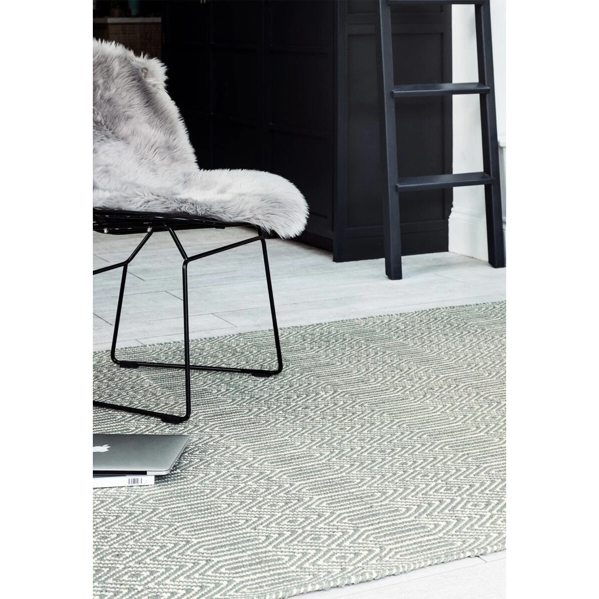 Covor argintiu din bumbac lână lucrat manual modern outdoor model geometric Sloan Silver 4 mm 66x200 cm SLOA066200SILV