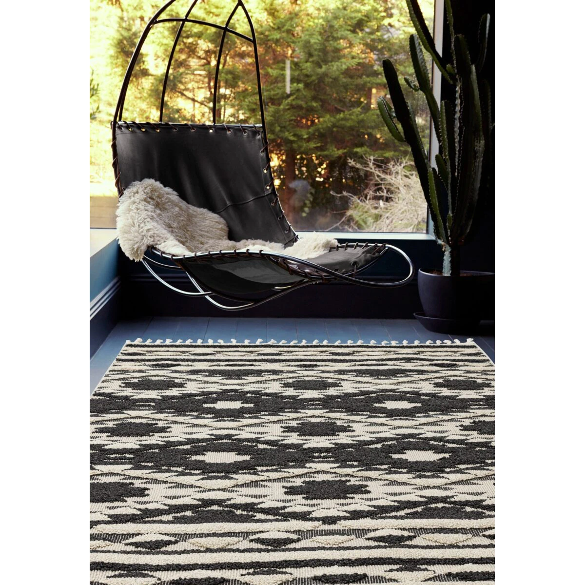 tazata04black_white_2048xtazata04black_whitels_2048xtazata04black_white_1_2048xtazata04black_whiterunner_2048x-2-2 Covor negru geometric Taza Black, polipropilena, model 3D, Asiatic London, 160x230 cm