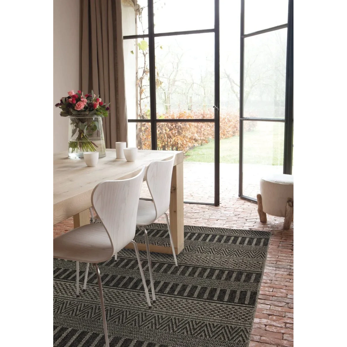 varandava03blackstripe_2048xvarandava03blackstripels_2048xvarandava03blackstripe_1_2048xvarandava03blackstripe_4_2048x-2