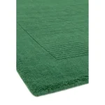 Covor pufos verde din lână lucrat manual modern model uni York Forest Green 9 mm 200x290 cm YORK200290FORE
