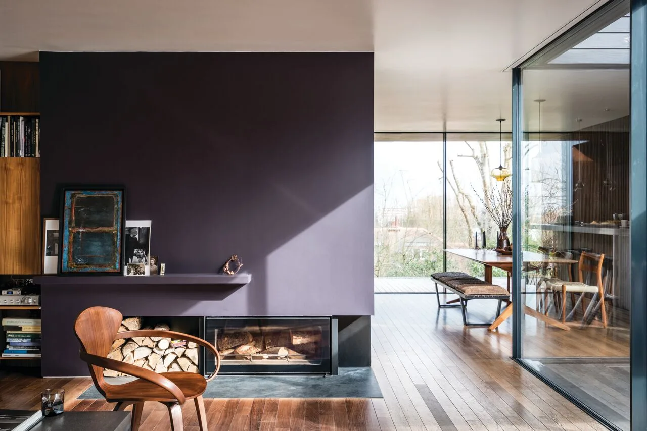 Vopsea rosie mata 2 la suta luciu pentru interior Farrow and Ball Casein Distemper Paean Black No.294 2.5 Litri