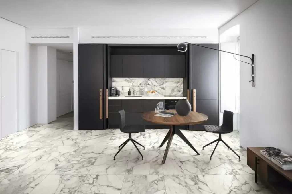 Tendințe 2025 în Gresie cu Aspect de Marmură - Ce Se Poartă în Design-ul Interior Tendințe 2025 în Gresie cu Aspect de Marmură - Ce Se Poartă în Design-ul Interior