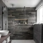 Ardezie în Baie: De Ce Este Cea Mai Rezistentă și Elegantă Soluție pentru Spațiile Umede