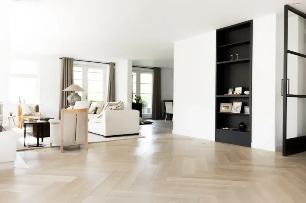 Tendințe în Design cu Parchet Herringbone: Eleganța Clasică în Decorul Modern Tendințe în Design cu Parchet Herringbone: Eleganța Clasică în Decorul Modern