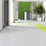 Pardoseala PVC Omogenă: Soluția optimă pentru Spații Medicale cu Trafic Intens