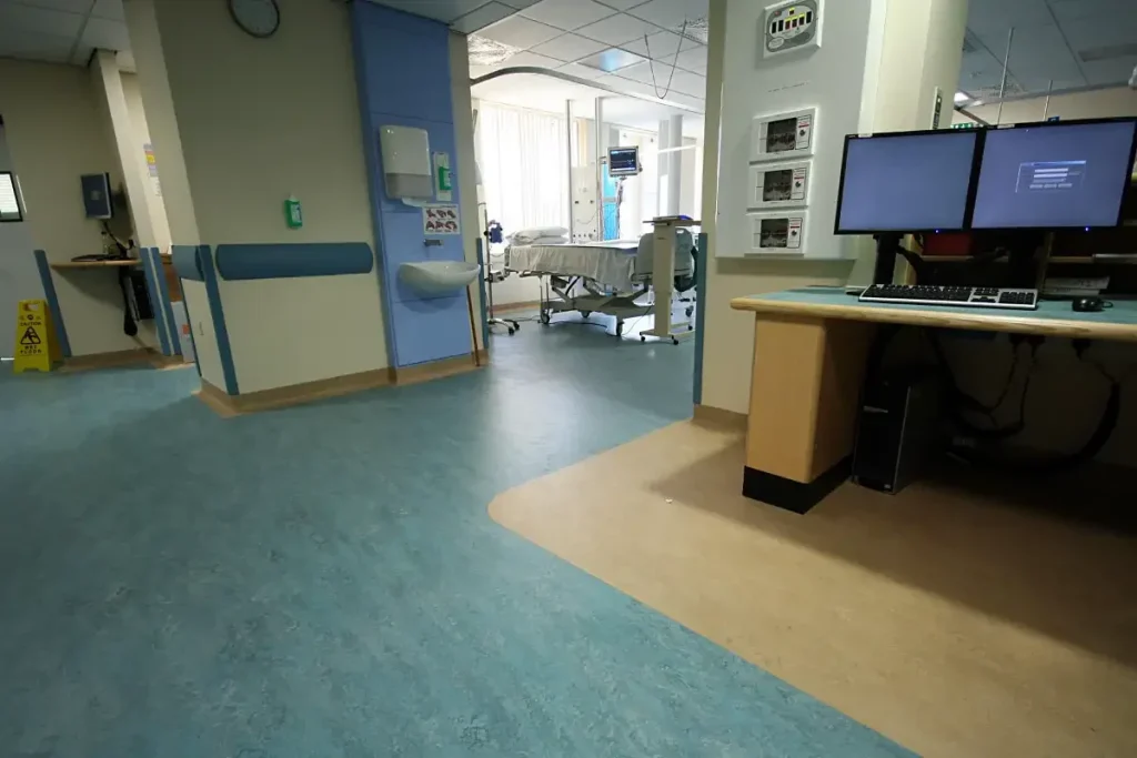Linoleum vs. covor PVC pentru spitale: Care este alegerea optimă? Linoleum vs. covor PVC pentru spitale: Care este alegerea optimă?
