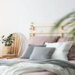 Maximizarea Liniștii: Beneficiile unui Dormitor Minimalist