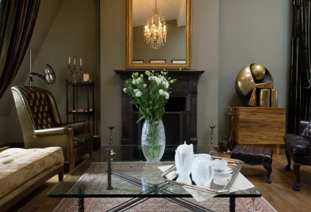 Cheia către decorul Moody: Eleganță și sofisticare în designul interior Cheia către decorul Moody: Eleganță și sofisticare în designul interior