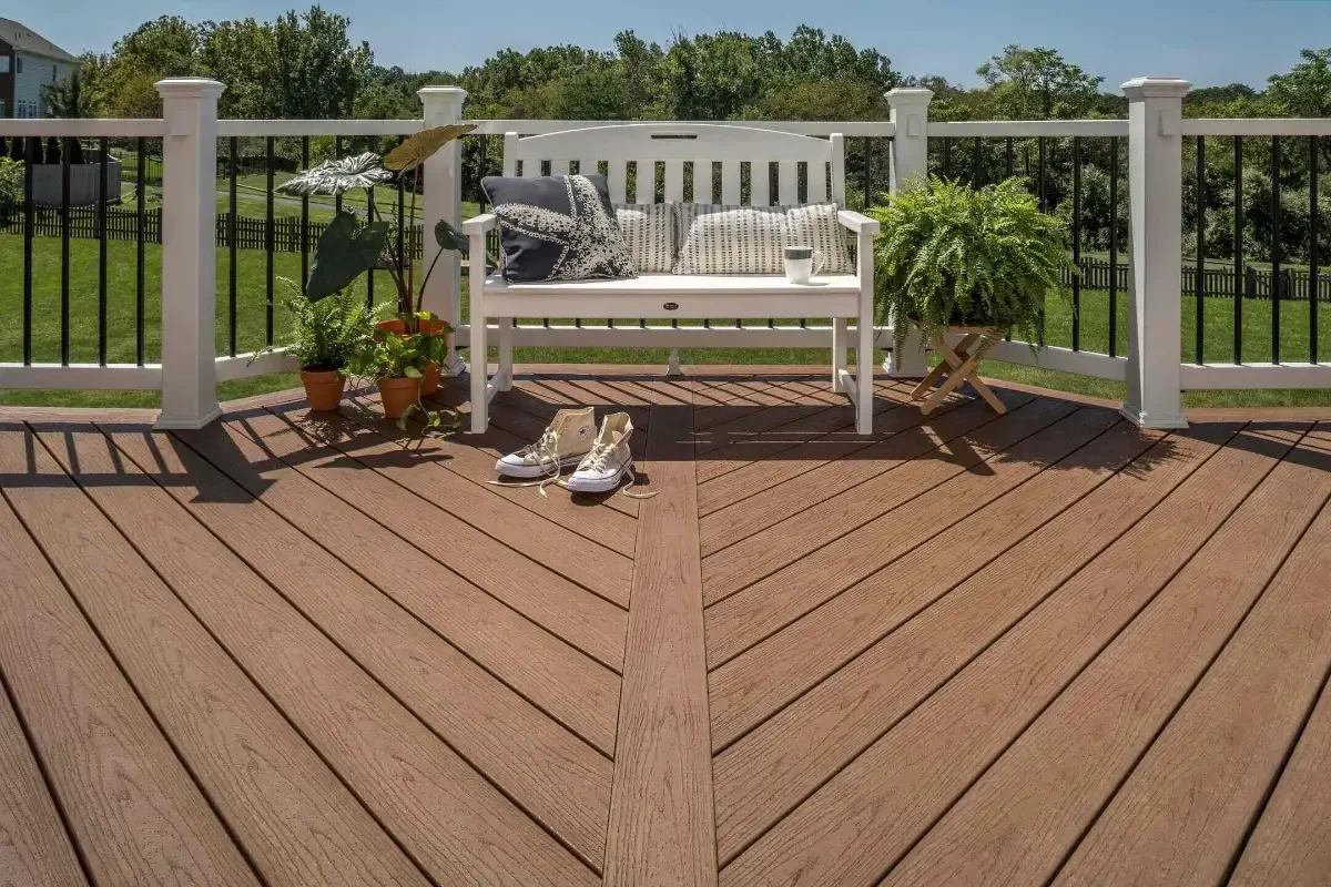 5 Tipuri de Deck pentru Terasă: Ghid pentru Alegerea Perfectă