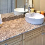 Granit vs Marmură pentru Baie: Ce să Alegi pentru Baie