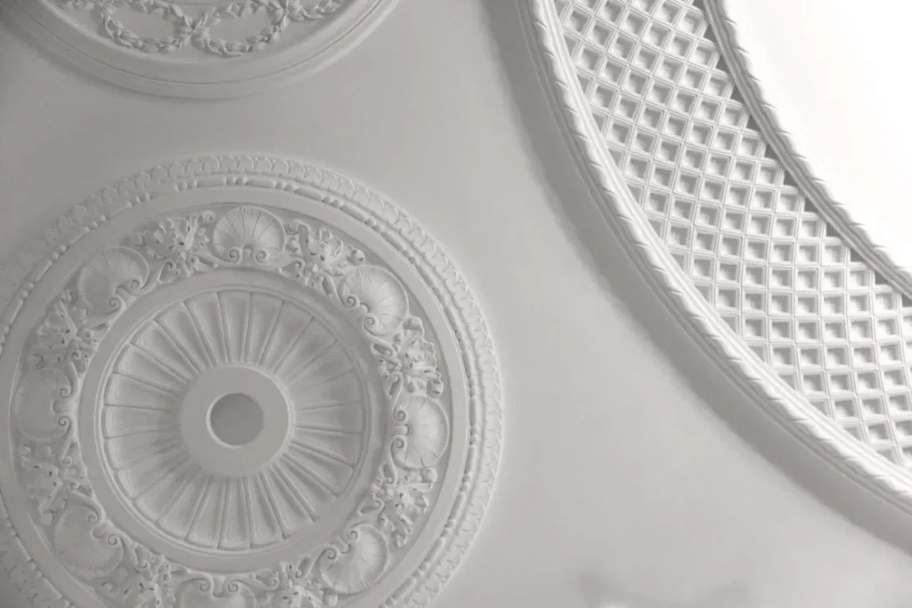 Tipuri de rozete decorative pentru plafon: Ghid pentru alegerea perfectă