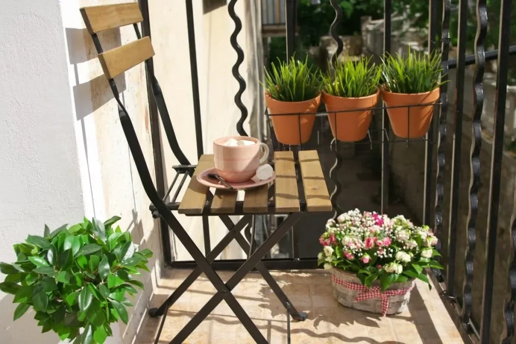 4 Idei Creative pentru Amenajarea Balconului - Transformă-ți Spațiul Exterior 4 Idei Creative pentru Amenajarea Balconului - Transformă-ți Spațiul Exterior