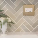 Plăci Ceramice Herringbone – Cum Să Transformi Băia cu Acest Trend Spectaculos