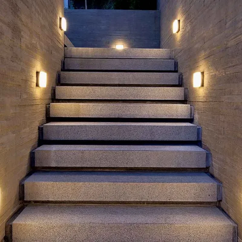 Iluminatul Scărilor: Soluții Creative pentru Siguranță și Eleganță Iluminatul Scărilor: Soluții Creative pentru Siguranță și Eleganță