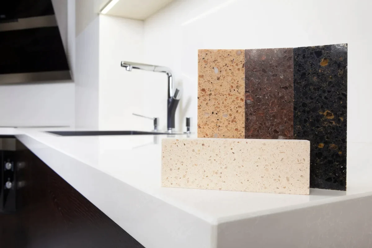 Tipuri de piatră decorativă: Marmură, granit, travertin și alte opțiuni pentru interior și exterior