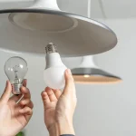 LED vs. Halogen vs. Incandescent: Ce Alegi pentru Iluminat Eficient în 2025?