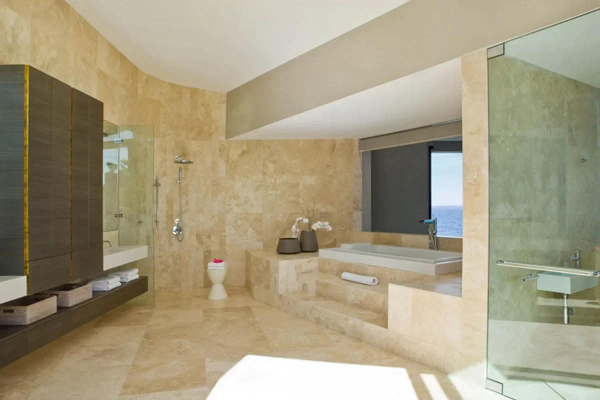 Tipuri de piatră decorativă: Marmură, granit, travertin și alte opțiuni pentru interior și exterior