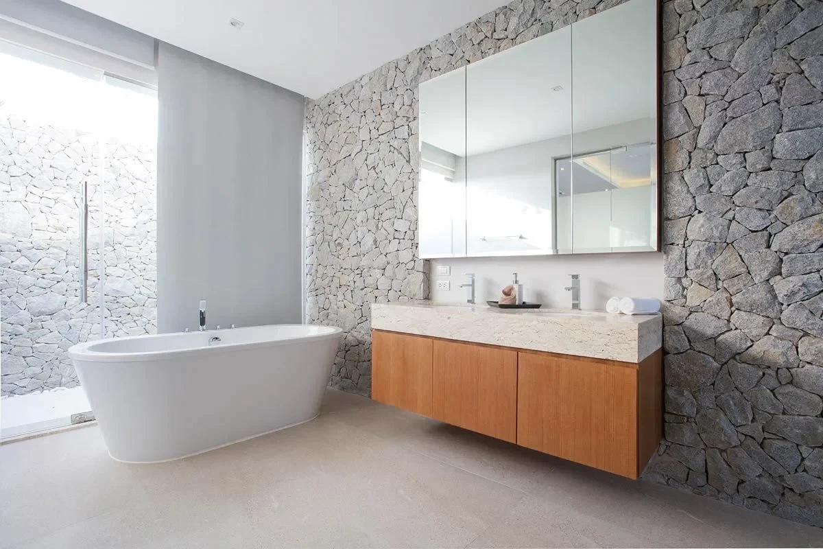 Modele de Piatră Decorativă care Transformă Orice Cameră: Ghidul Tău Complet pentru Living, Bucătărie, Baie și Dormitor