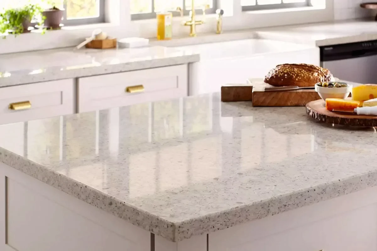 Tipuri de piatră decorativă: Marmură, granit, travertin și alte opțiuni pentru interior și exterior